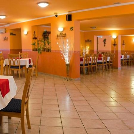 Arany Patko Panzio Hotell Debrecen Exteriör bild