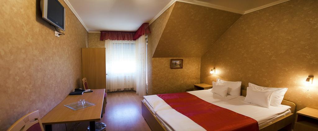 Arany Patko Panzio Hotell Debrecen Exteriör bild