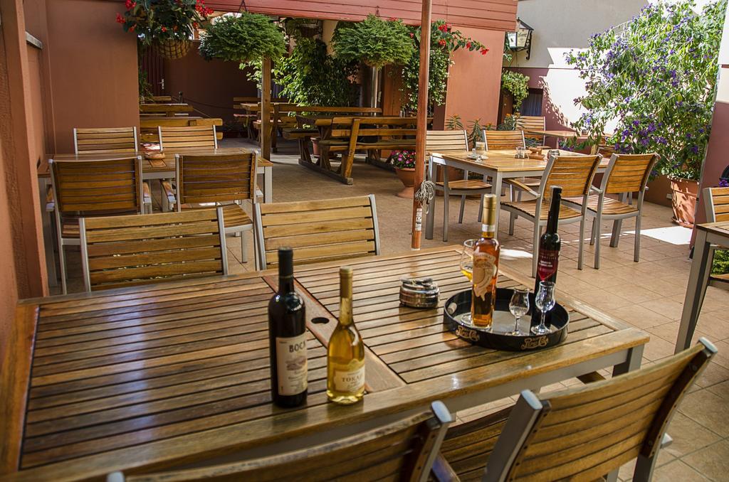 Arany Patko Panzio Hotell Debrecen Exteriör bild