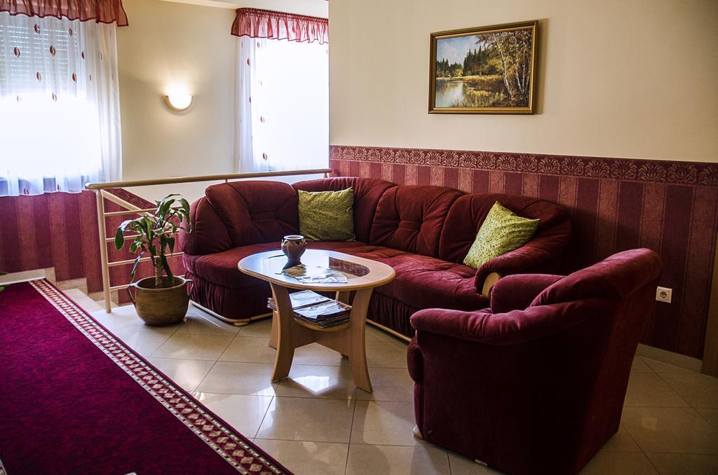Arany Patko Panzio Hotell Debrecen Exteriör bild