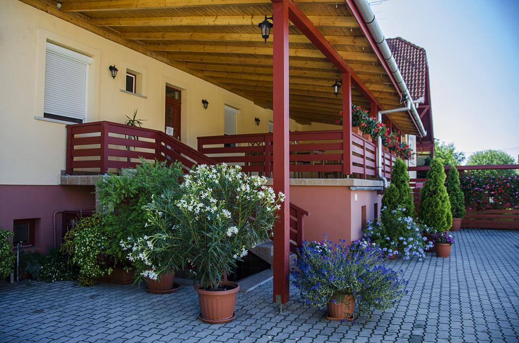 Arany Patko Panzio Hotell Debrecen Exteriör bild