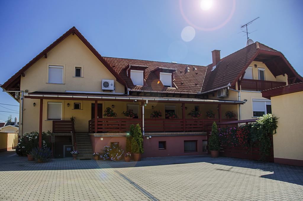 Arany Patko Panzio Hotell Debrecen Exteriör bild